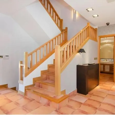 Stunning 4-Bed House In Urbies * Urbiés